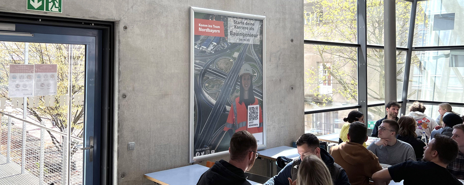 Plakatwerbung an Hochschulen für die Autobahn GmbH – umgesetzt von der Agentur Spondoms